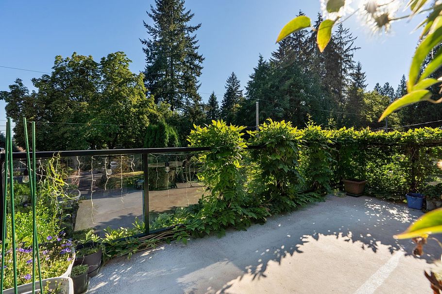 1422 Kilmer Road North Vancouver, BC - 25