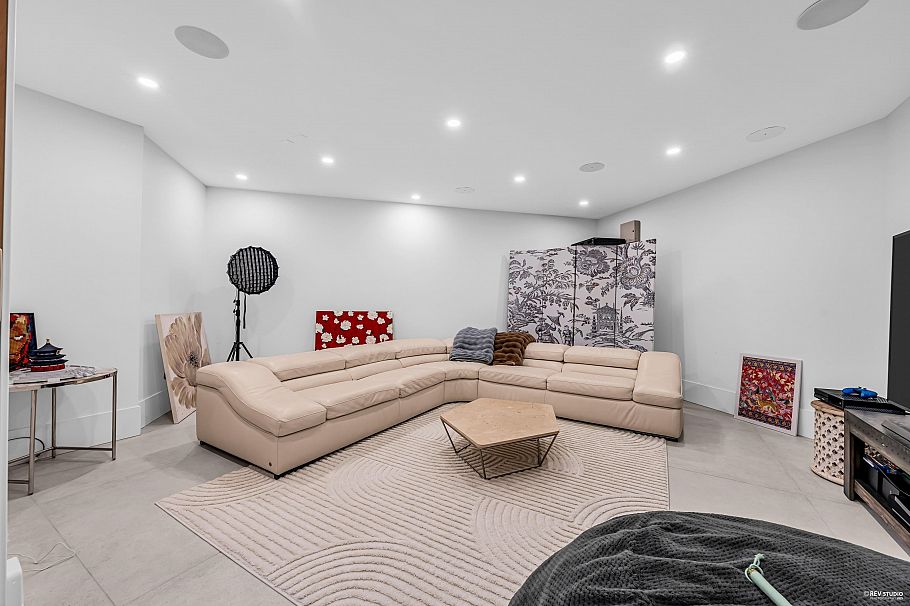 1075 Belvedere Drive North Vancouver, BC - 36