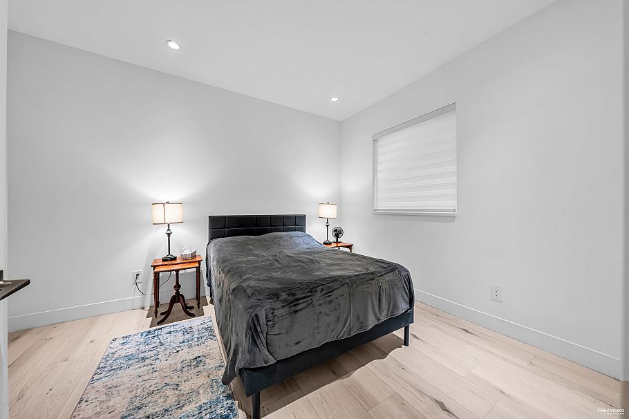 1075 Belvedere Drive North Vancouver, BC - 39