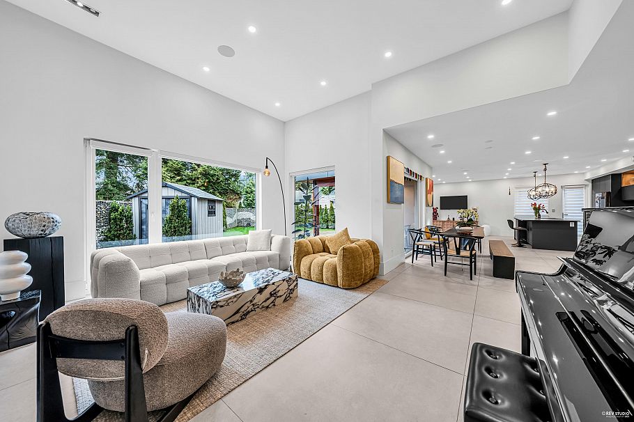 1075 Belvedere Drive North Vancouver, BC - 6