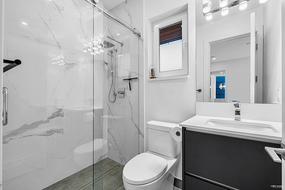 1075 Belvedere Drive North Vancouver, BC - 25