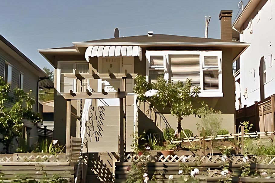 2353 Kingsway Vancouver, BC - 1