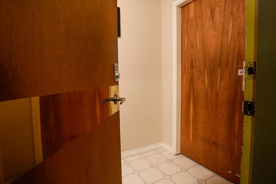 101 1845 Robson Street Vancouver, BC - 3