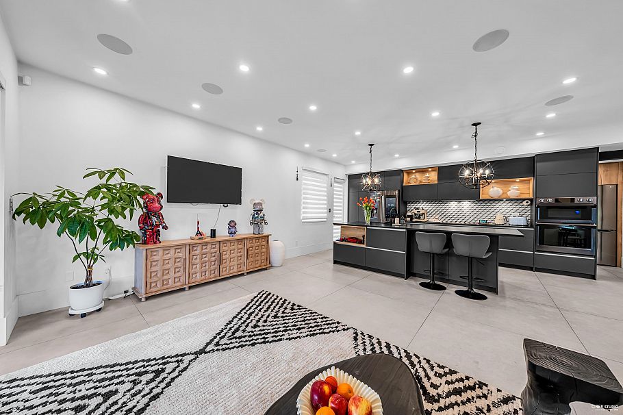 1075 Belvedere Drive North Vancouver, BC - 12