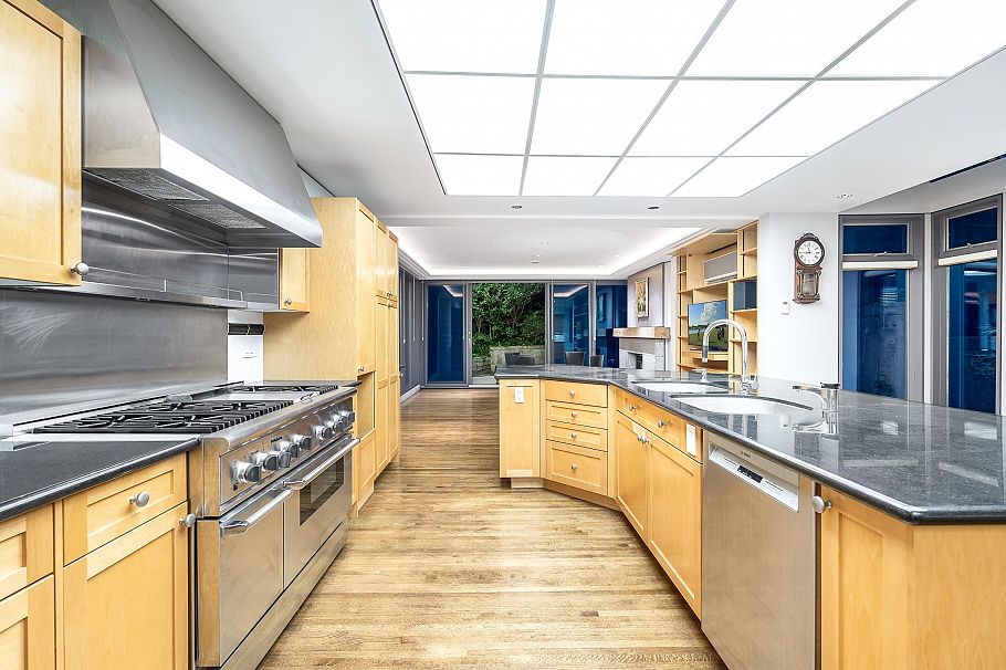 687 Beachview Drive North Vancouver, BC - 15