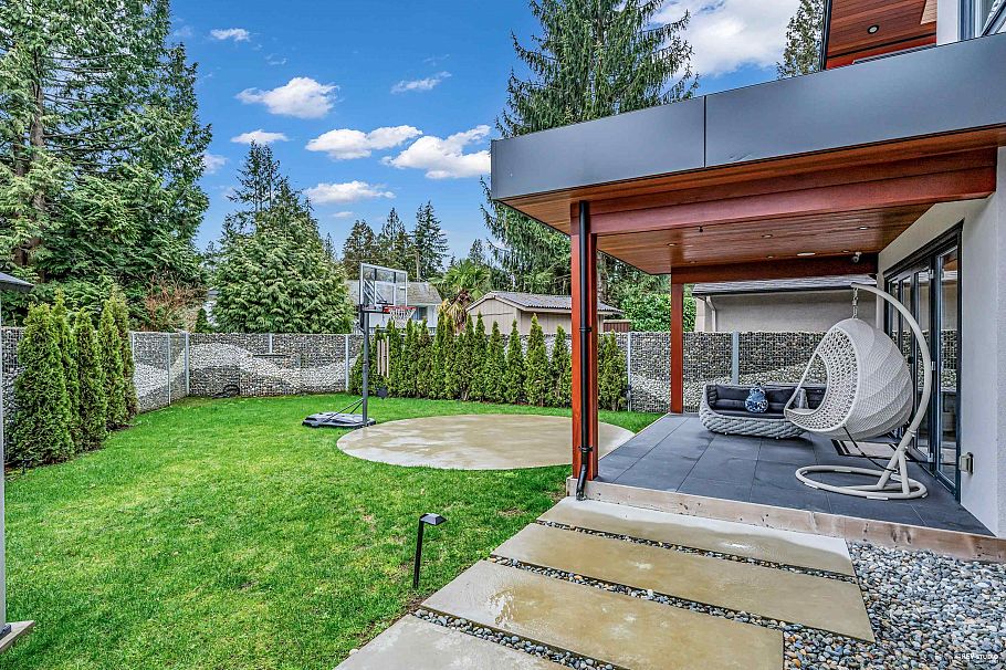 1075 Belvedere Drive North Vancouver, BC - 30