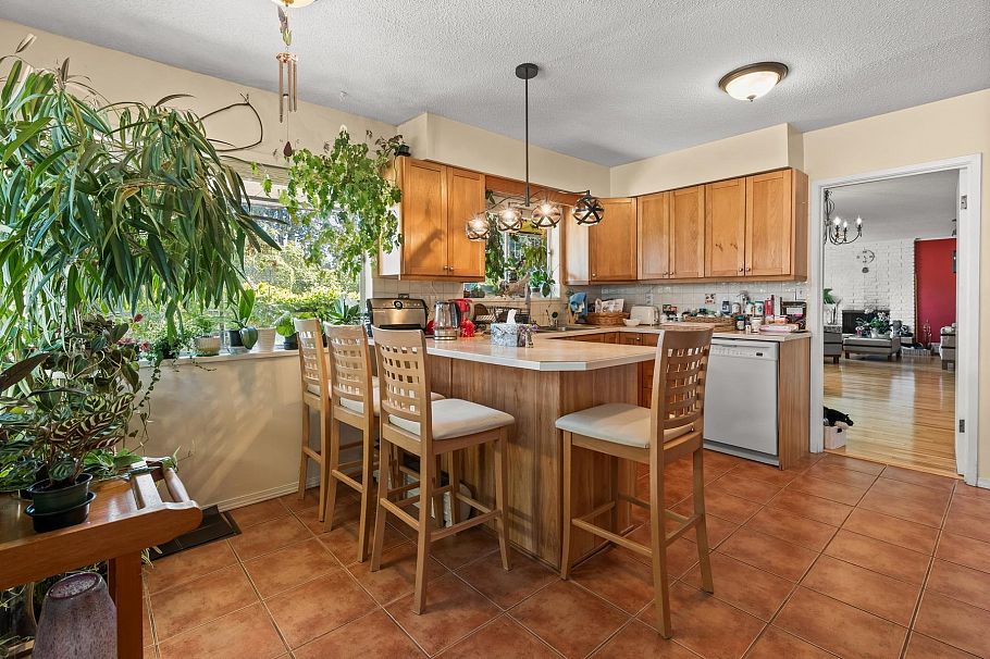 1422 Kilmer Road North Vancouver, BC - 14