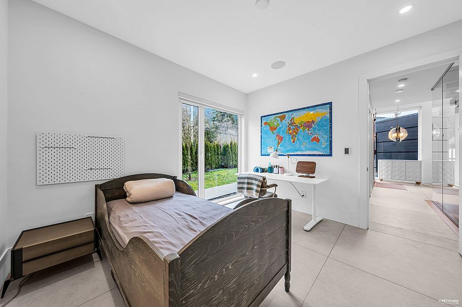 1075 Belvedere Drive North Vancouver, BC - 26