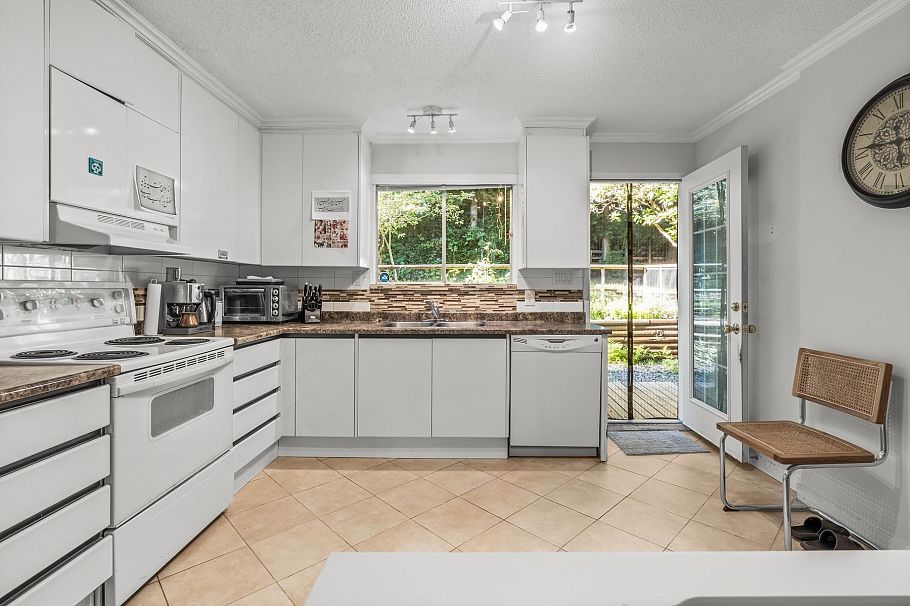 1422 Kilmer Road North Vancouver, BC - 29