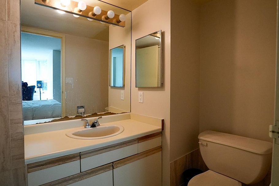 101 1845 Robson Street Vancouver, BC - 16