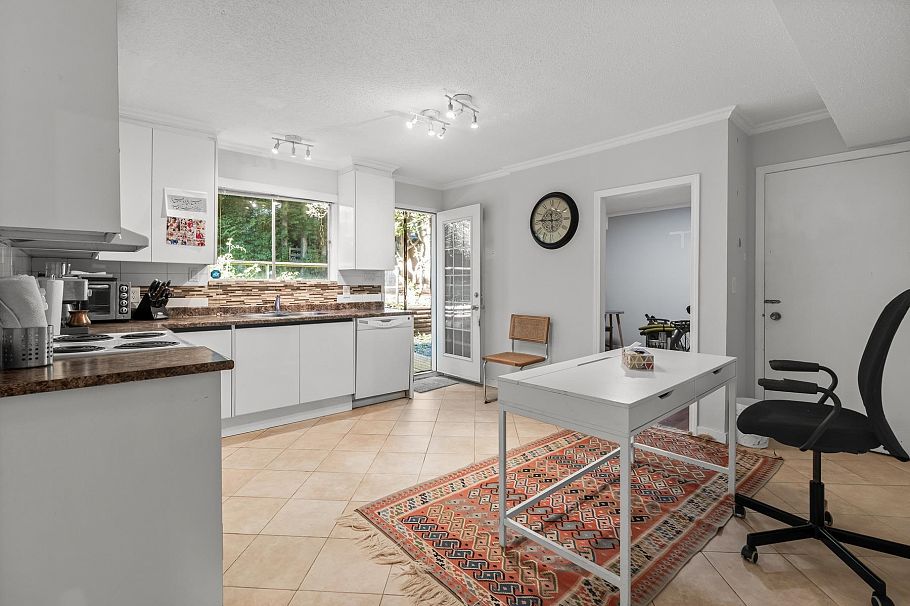 1422 Kilmer Road North Vancouver, BC - 30