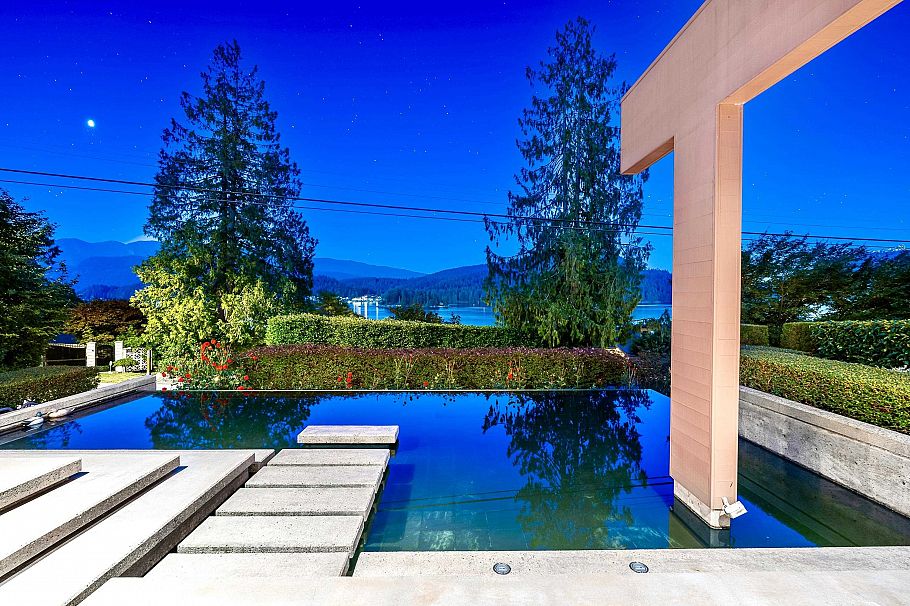 687 Beachview Drive North Vancouver, BC - 40