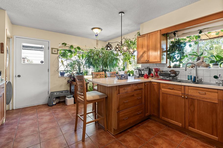 1422 Kilmer Road North Vancouver, BC - 11