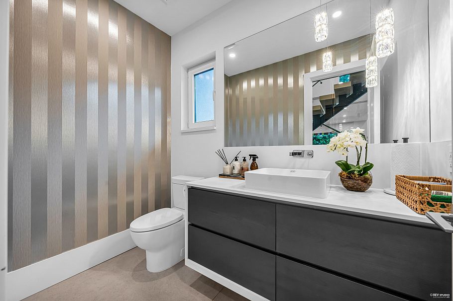 1075 Belvedere Drive North Vancouver, BC - 23