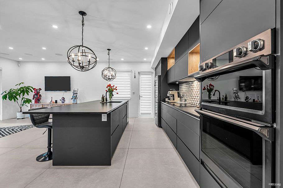 1075 Belvedere Drive North Vancouver, BC - 13