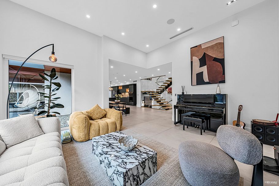 1075 Belvedere Drive North Vancouver, BC - 8