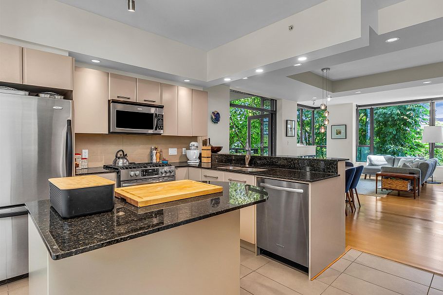 180 W 6th Street North Vancouver, BC - 8