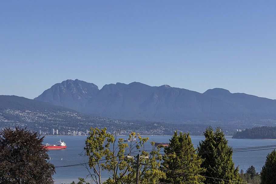 1937 Tolmie Street Vancouver, BC - 17