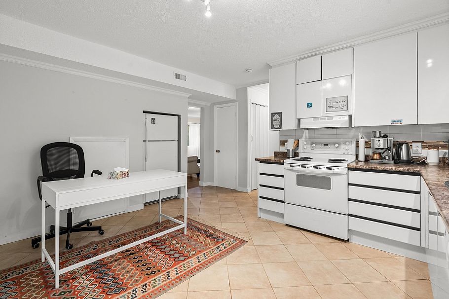 1422 Kilmer Road North Vancouver, BC - 28