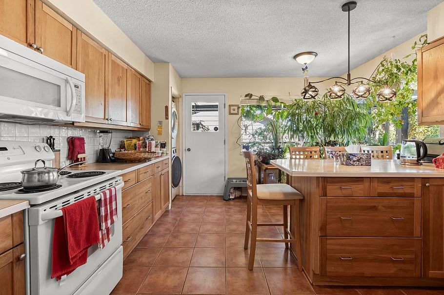 1422 Kilmer Road North Vancouver, BC - 10