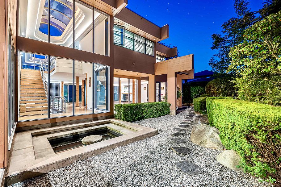 687 Beachview Drive North Vancouver, BC - 38