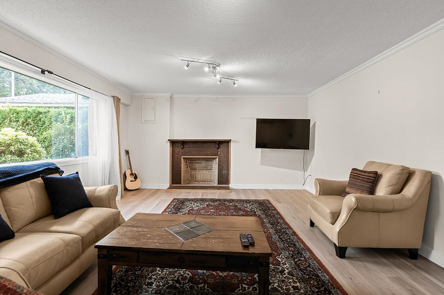 1422 Kilmer Road North Vancouver, BC - 32