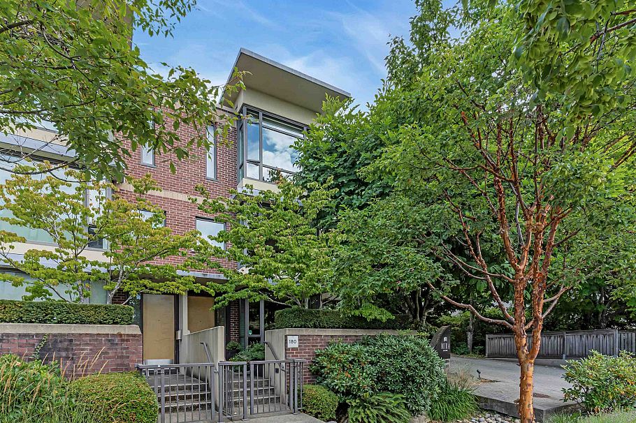 180 W 6th Street North Vancouver, BC - 2