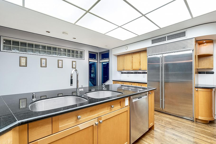 687 Beachview Drive North Vancouver, BC - 16