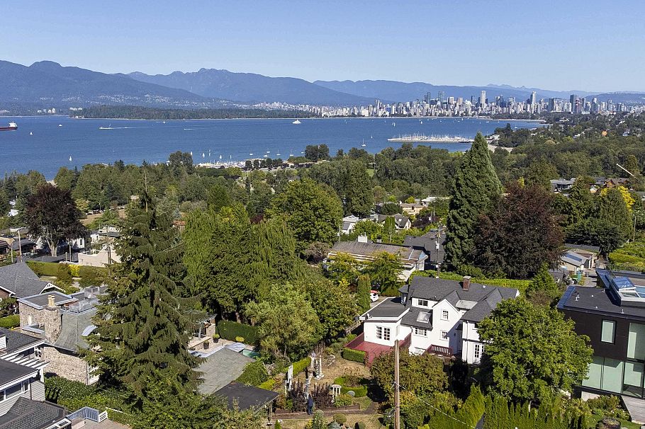 1937 Tolmie Street Vancouver, BC - 3