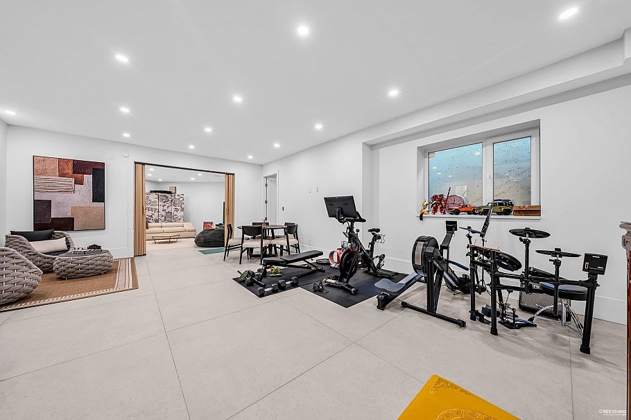 1075 Belvedere Drive North Vancouver, BC - 37