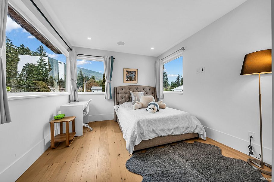 1075 Belvedere Drive North Vancouver, BC - 24