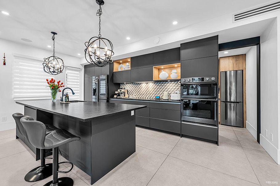 1075 Belvedere Drive North Vancouver, BC - 14