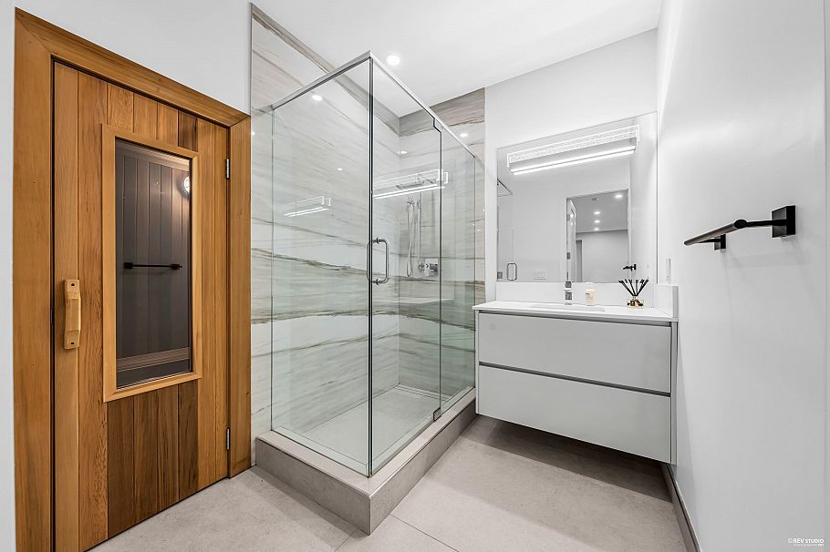 1075 Belvedere Drive North Vancouver, BC - 32