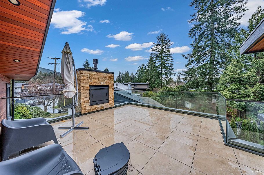 1075 Belvedere Drive North Vancouver, BC - 29