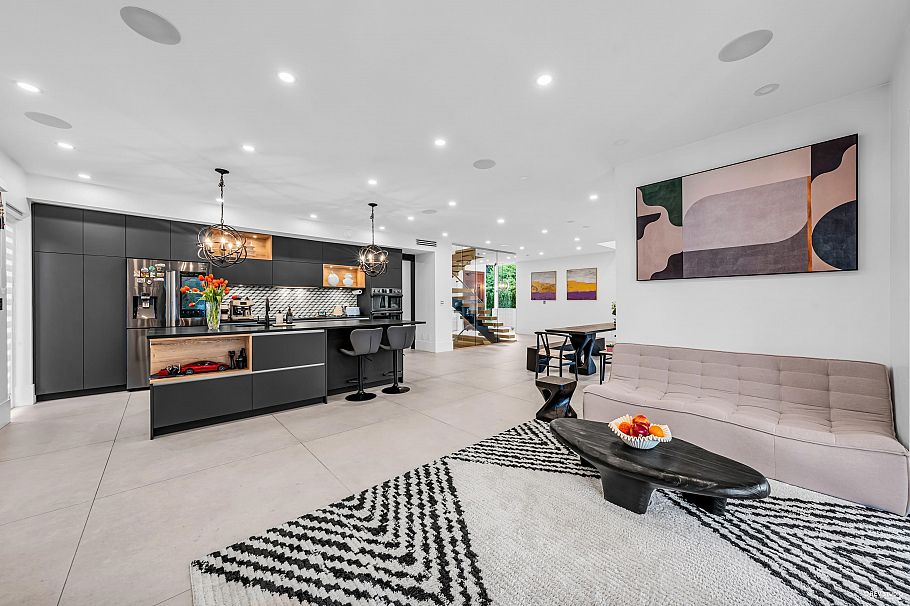 1075 Belvedere Drive North Vancouver, BC - 10