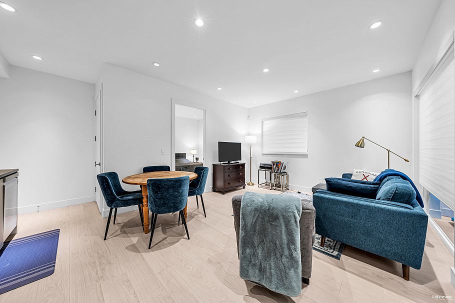 1075 Belvedere Drive North Vancouver, BC - 38