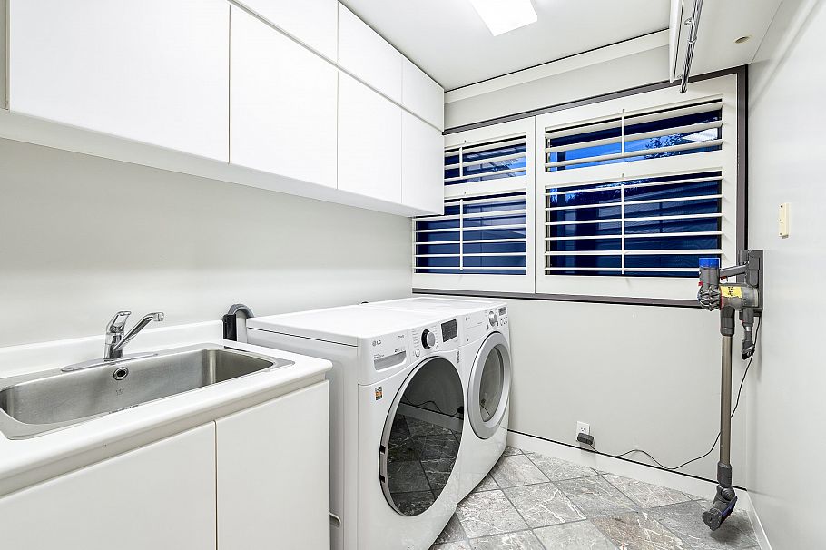 687 Beachview Drive North Vancouver, BC - 33