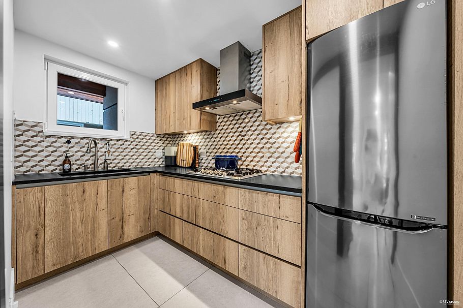 1075 Belvedere Drive North Vancouver, BC - 15