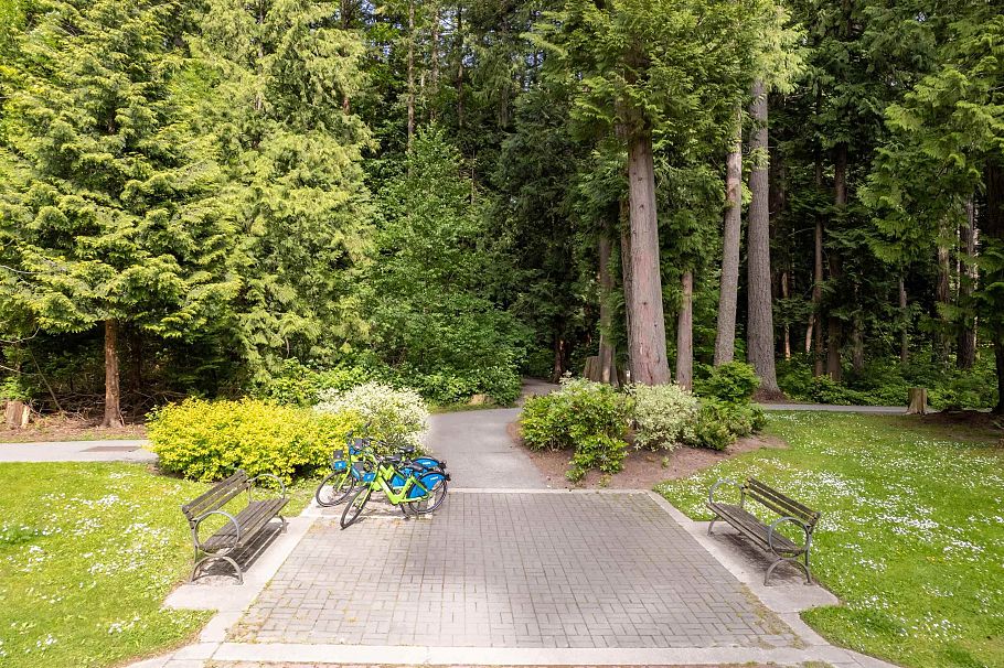 605 3487 Binning Road Vancouver, BC - 1