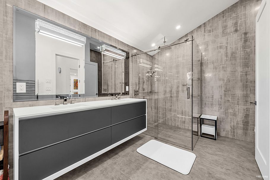 1075 Belvedere Drive North Vancouver, BC - 21