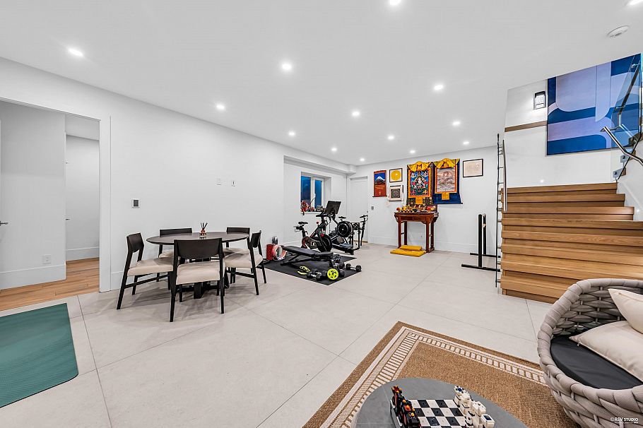 1075 Belvedere Drive North Vancouver, BC - 33