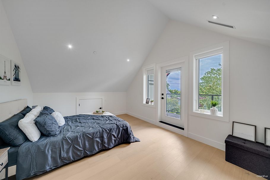 1 4463 Walden Street Vancouver, BC - 32