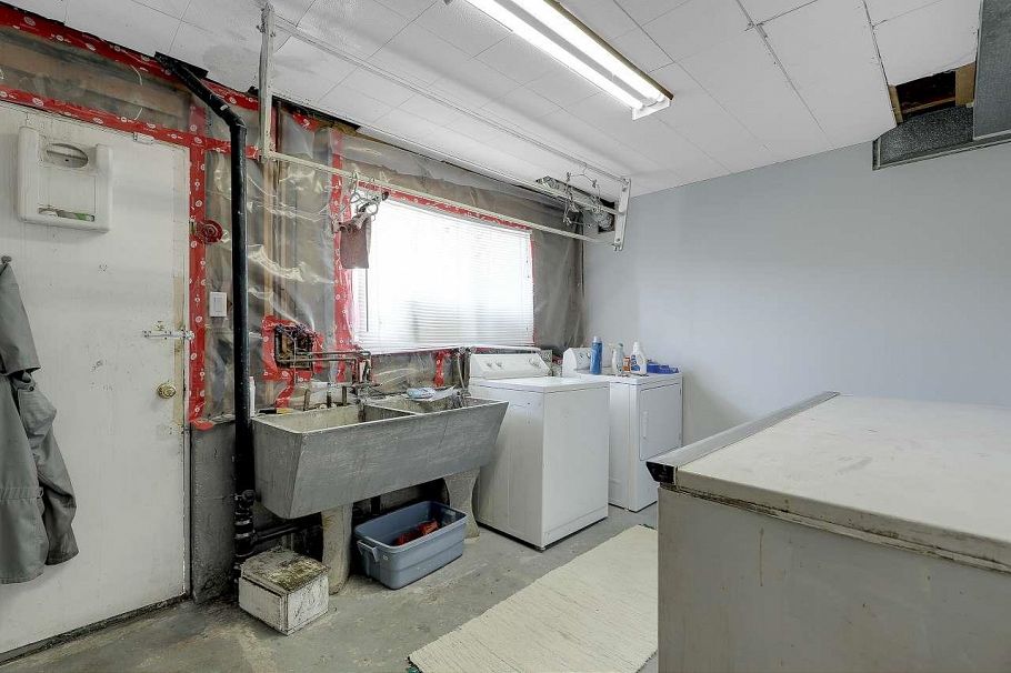 203 E 26th Street North Vancouver, BC - 30