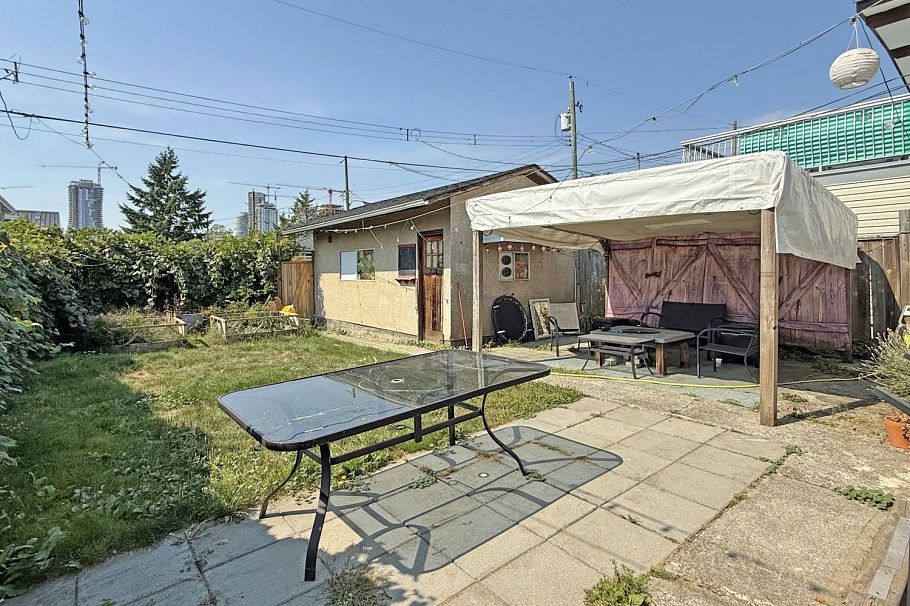 5945 Ontario Street Vancouver, BC - 3