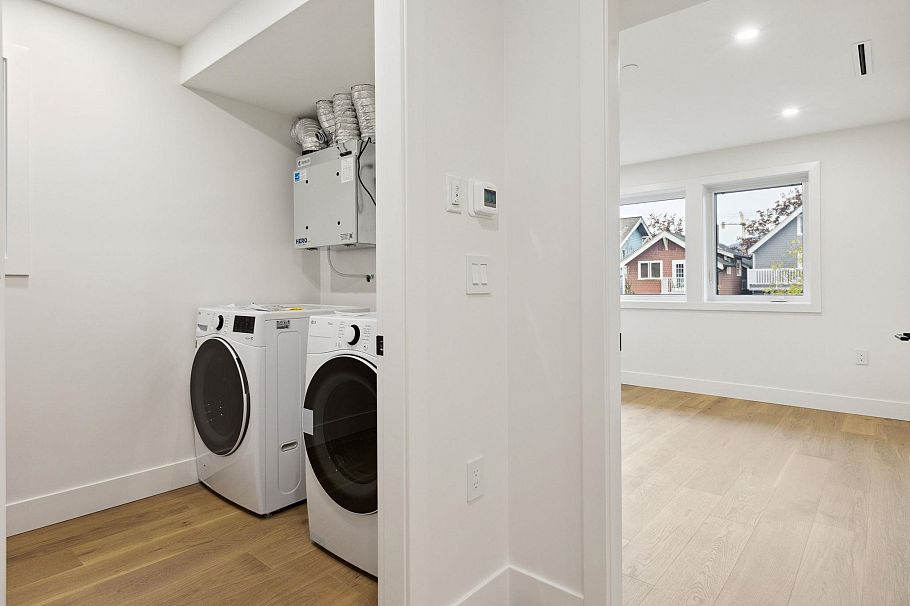 2727 W 7th Avenue Vancouver, BC - 9