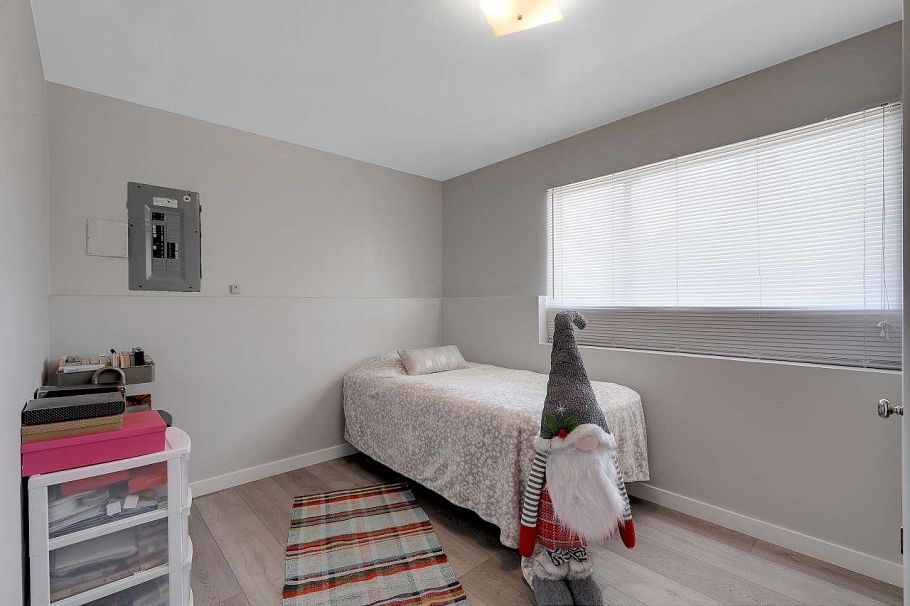 203 E 26th Street North Vancouver, BC - 23