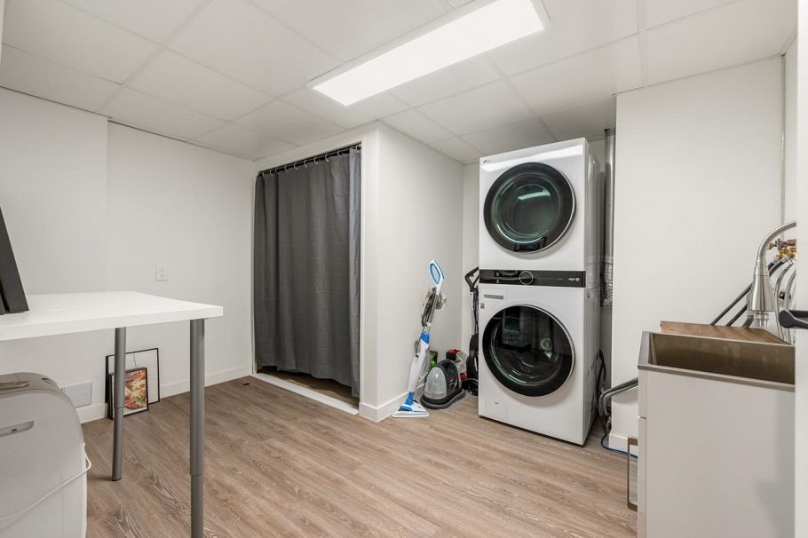 5655 White Pine Lane North Vancouver, BC - 30