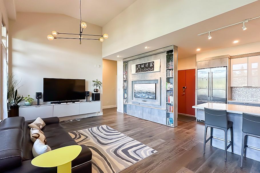 506 3602 Aldercrest Drive North Vancouver, BC - 1