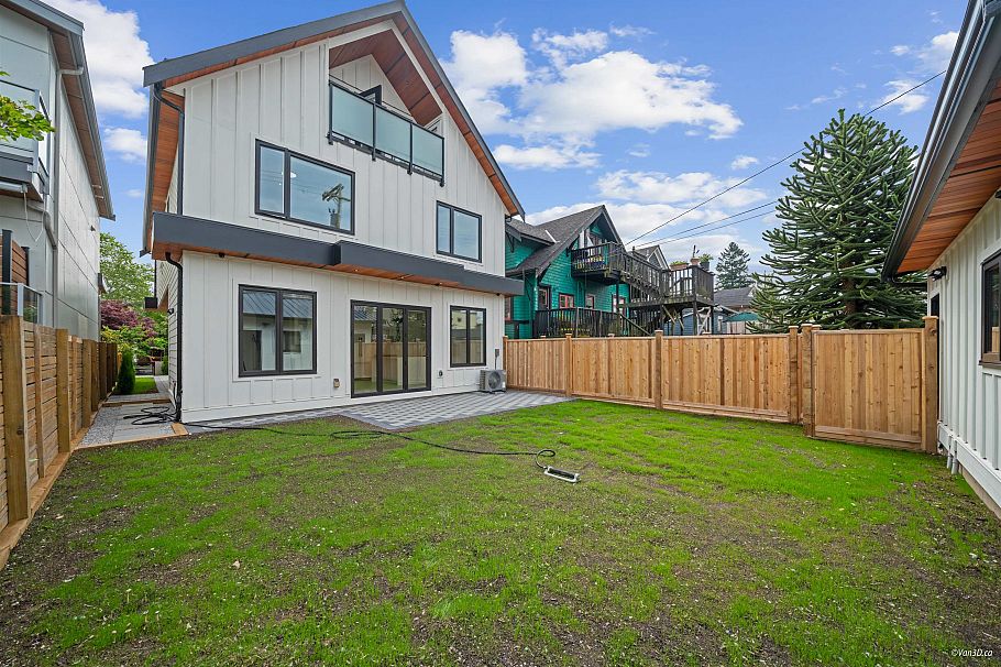 2 4463 Walden Street Vancouver, BC - 3