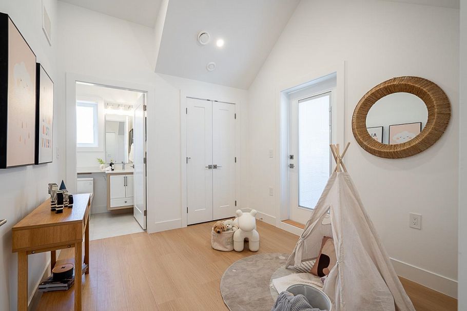 2105 E 33rd Avenue Vancouver, BC - 19